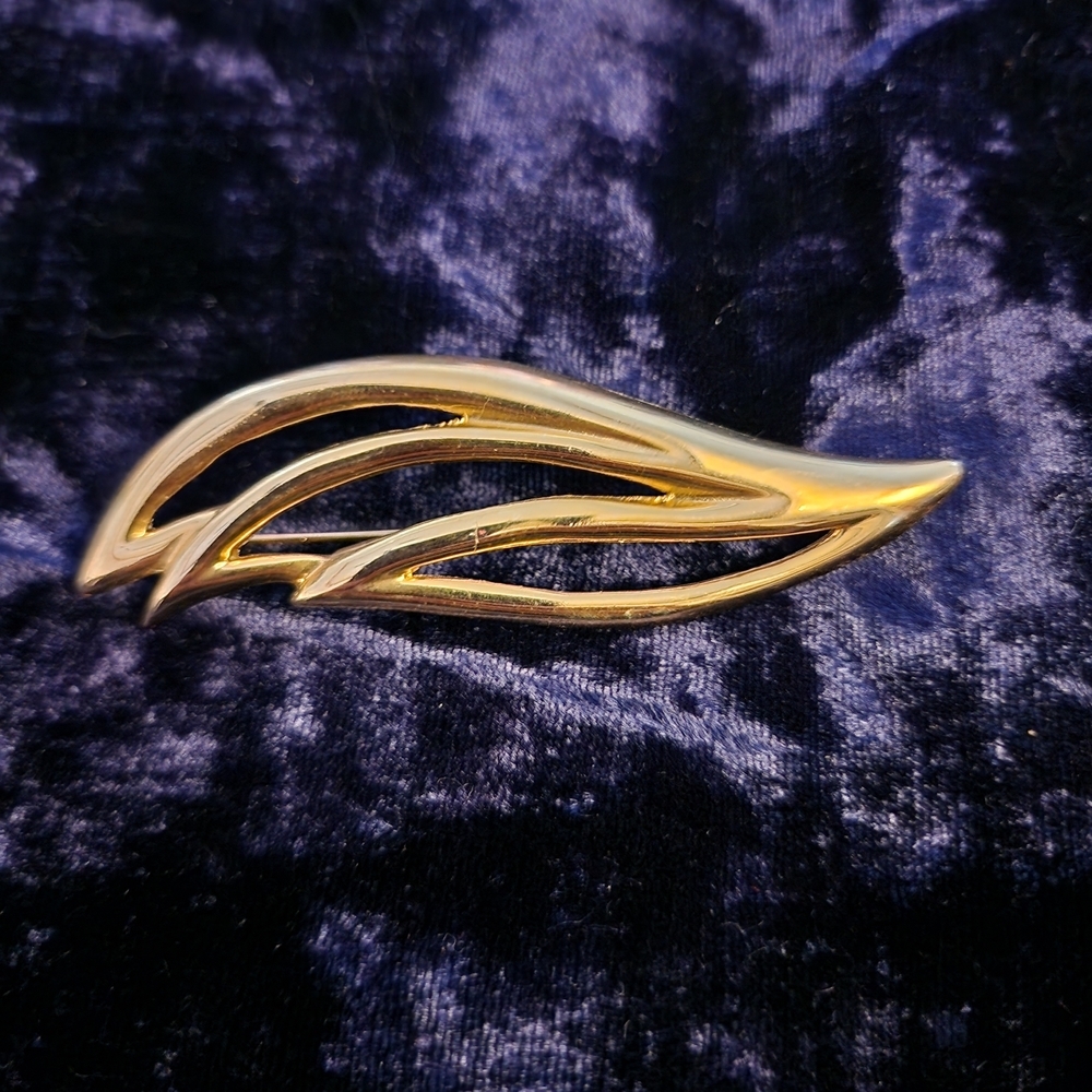 Elegant Gold Leaf Brooch #1